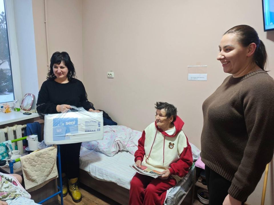 В гериатрический центр Новотроицкого муниципального округа была доставлена «Крещенская вода»