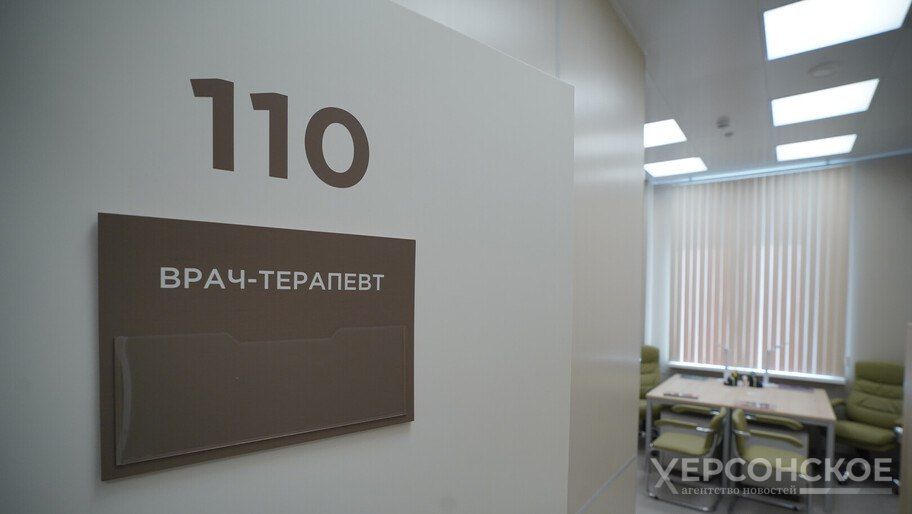 В Скадовскую больницу прибыла бригада врачей из Федерального центра медицины катастроф