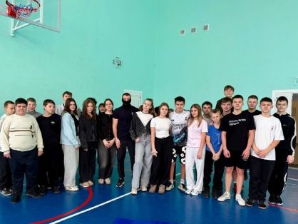 Офицер СУ СК России по Херсонской области провел мастер-класс по самообороне для учеников ведомственного кадетского класса