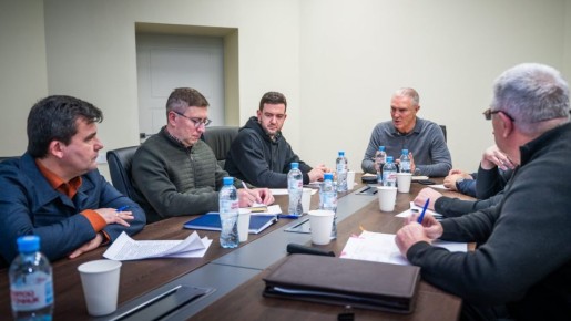 На совещании в Херсонской области приняли решения по школьным автобусам, свалкам и бесхозному имуществу