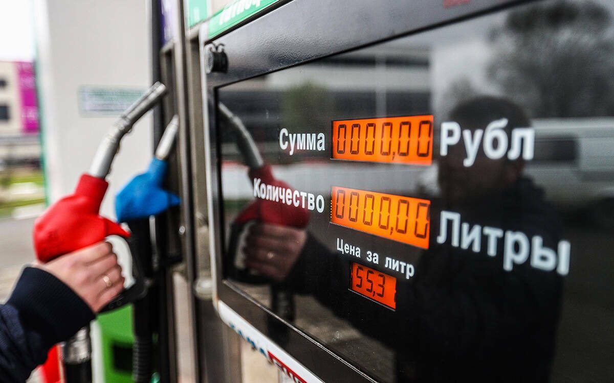 Бензин в России догнал США и продолжает разгон