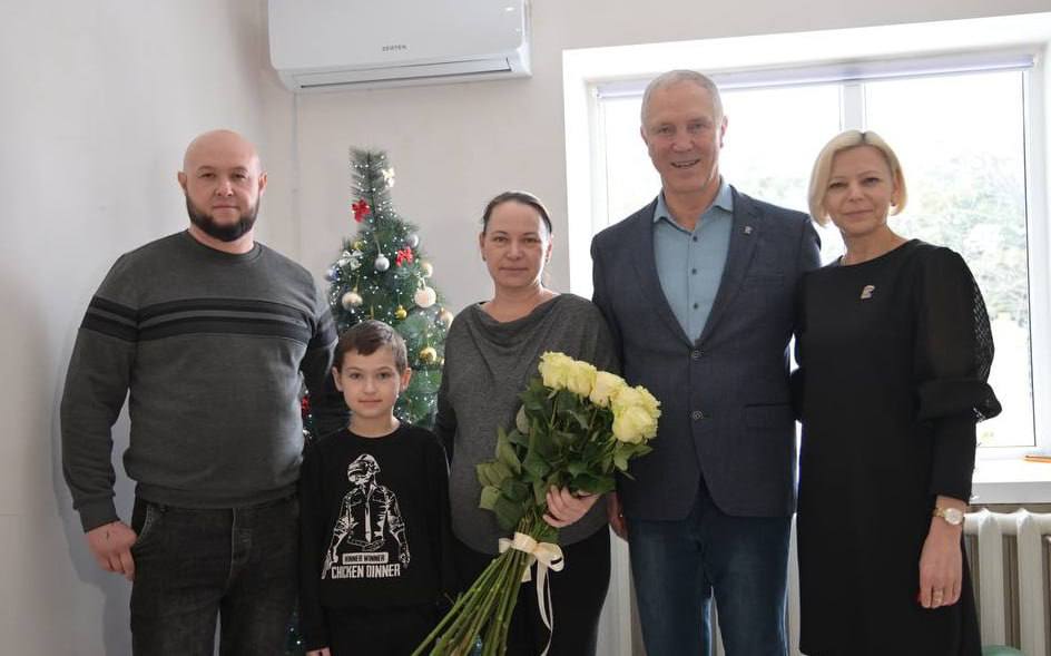 Владимир Сальдо вручил подарки детям в рамках акции «Ёлка желаний»