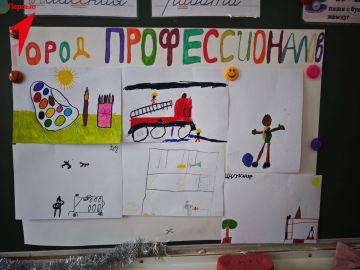 Первые Скадовской школы № 1 провели урок для младших классов «Город профессионалов»