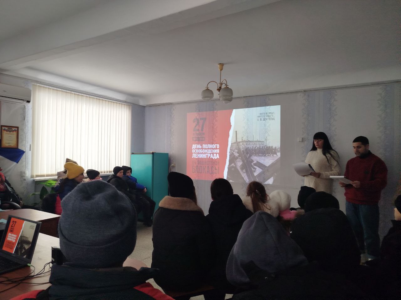 В Вольновском Доме Культуры, совместно с первичным отделением партии Единая Россия, был организован тематический вечер "Блокадный хлеб" и акция "Хлеб и война"