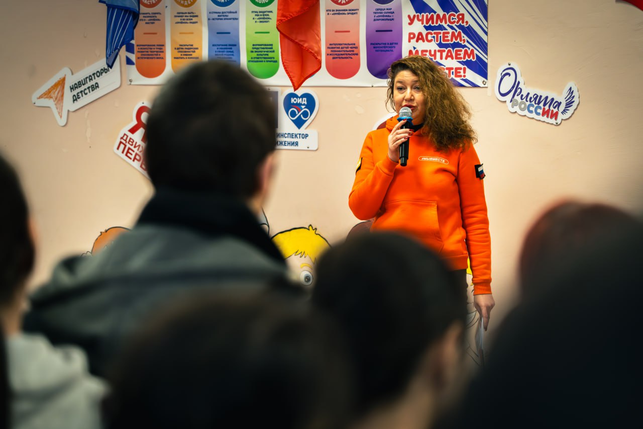 Волонтёры движения #МЫВМЕСТЕ встретились со старшеклассниками в Новоалексеевской школе