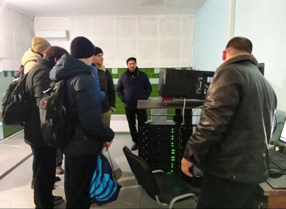 Сотрудники Новотроицкого кинотеатра «Россия» провели профориентационную экскурсию для учащихся 11 классов