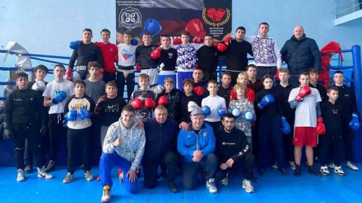 Мощный спарринг: боксеры Скадовска, Геническа и Голой Пристани объединились на одной тренировке