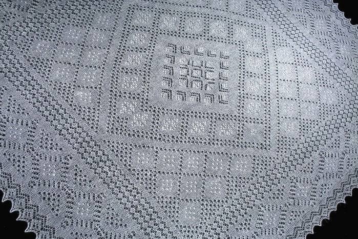 Оренбургский пуховый платок является одним из символов России