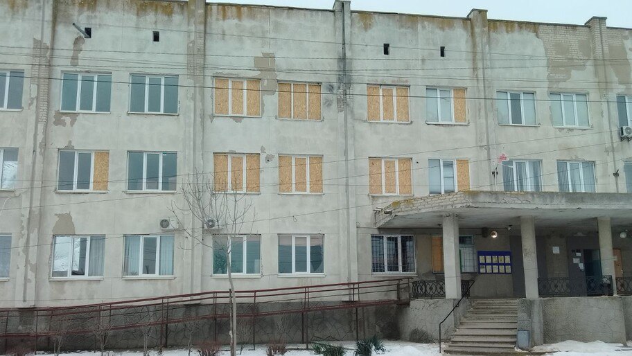 В Каховке возобновила работу поликлиника, атакованная ВСУ