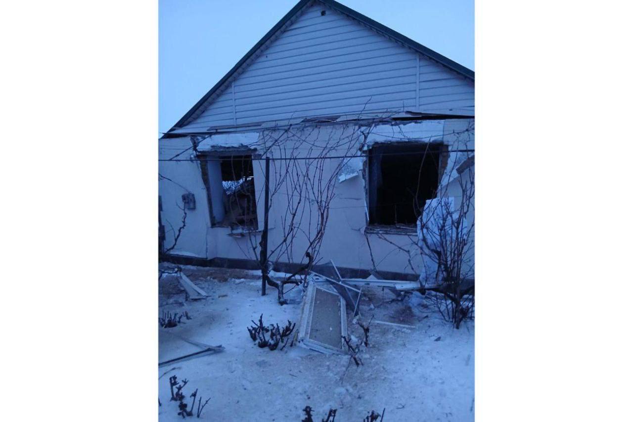 Сегодня около шести утра беспилотники ВСУ нанесли удар по дому Оксаны Ленив, сотрудницы администрации села Долматовка в Херсонской области