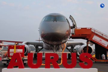 ���������� Superjet-100 ����� ������ � �����