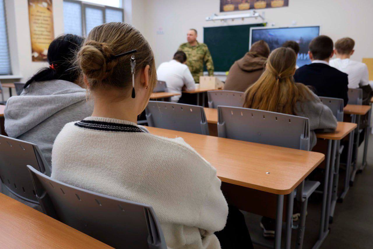 Росгвардейцы провели профориентационный урок для школьников Херсонской области