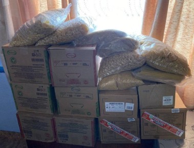 Меценат из Мордовии продолжает снабжать многодетную семью из Каланчака продуктами питания