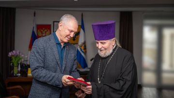 Губернатор Херсонской области Владимир Сальдо наградил медалью ордена «За заслуги перед Херсонской областью» протоиерея Николая, настоятеля Свято-Сергиевского храма Скадовской епархии Русской Православной Церкви