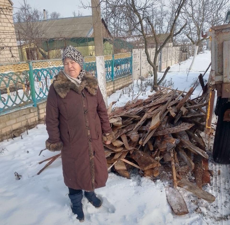 В Скадовском округе нуждающимся семьям доставили дрова