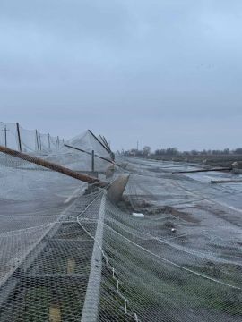 На украинской трассе Николаев-Херсон обвалился большой участок тоннеля с антидроновой защитой