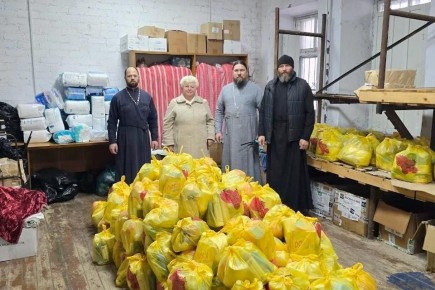 «При деле – значит нужная и полезная для людей»: В Каховке 72-летняя бабушка десяти внуков и двух правнуков стала волонтером