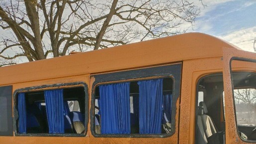 Маршрутный автобус подорвался на мине-«лепестке» в Херсонской области