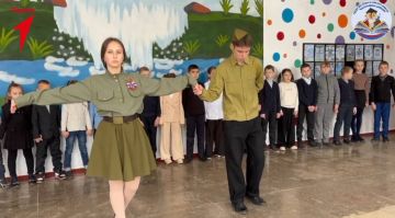 Первые Строгановской школы приняли участие в акции «Память в танце. Случайный вальс»