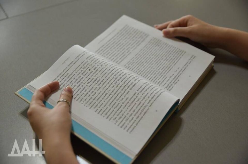 Путин поручил провести в 2026 году интернет-конкурс «Читаем всей семьей»