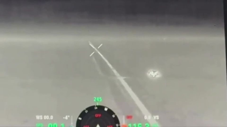 Запорожский фронт.. Операторы расчёта FPV разбирают позиции укрорейха севернее Орехова