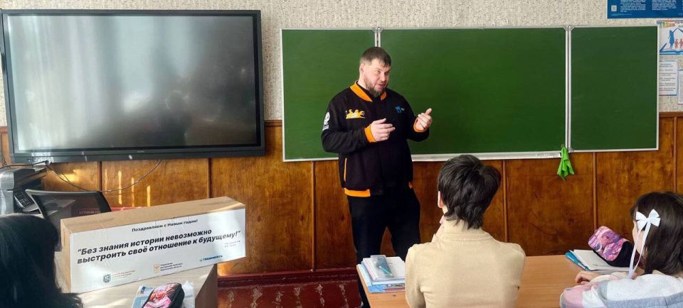 Финалист проекта «Герои Херсонщины» провел урок мужества для школьников Геническа
