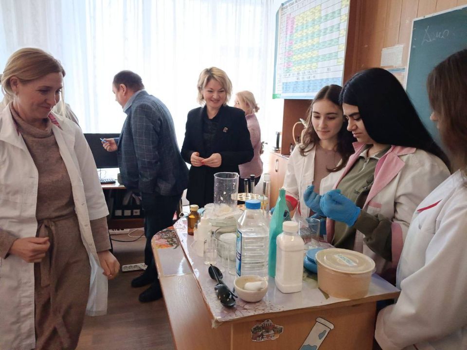 Херсонский педуниверситет ко Дню науки провел акцию «Учёные — в школы»