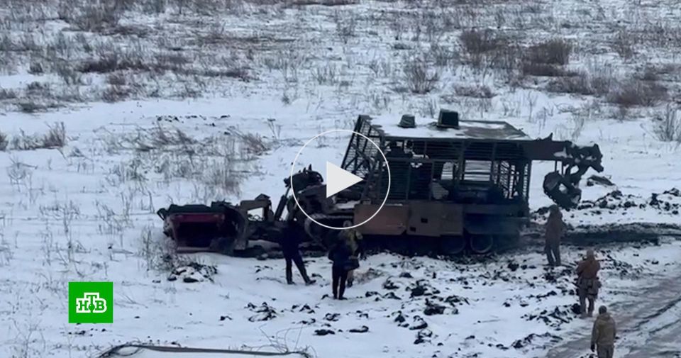 В ДНР инженерно-саперный взвод восстанавливает разбитые военной техникой дороги