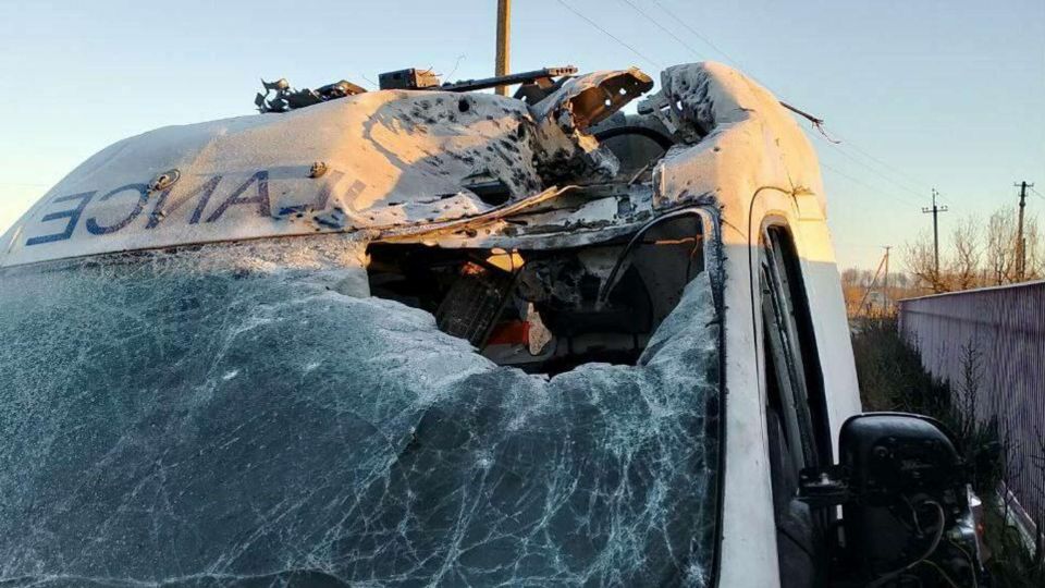 Машина скорой помощи подорвалась на мине в Херсонской области