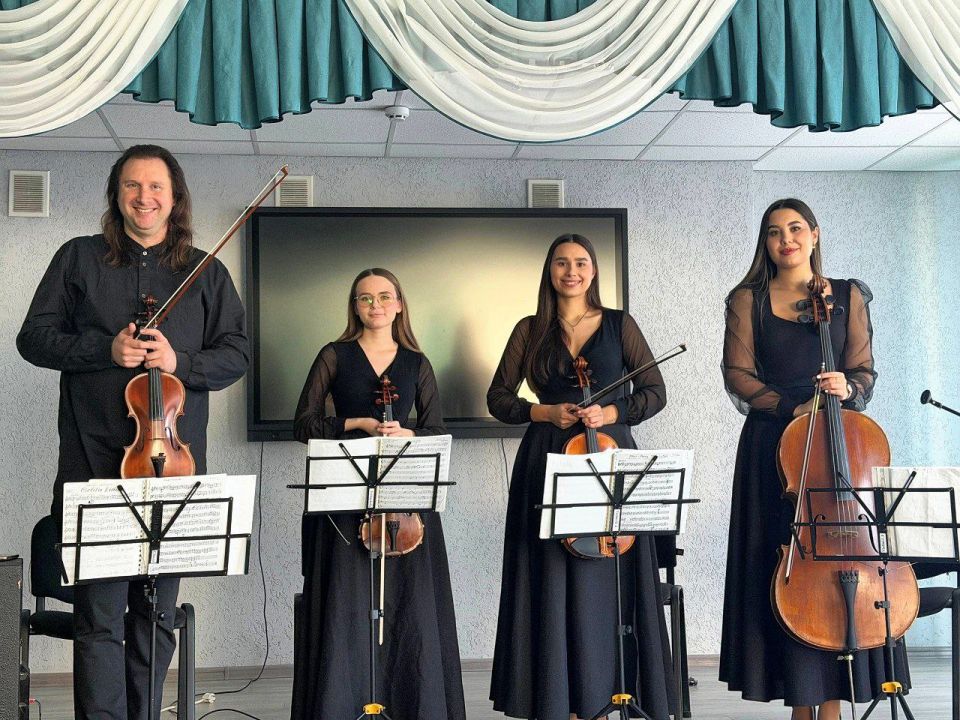 Квартет Херсонской областной филармонии продолжает цикл военно-патриотических музыкально-познавательных лекторий по школам региона