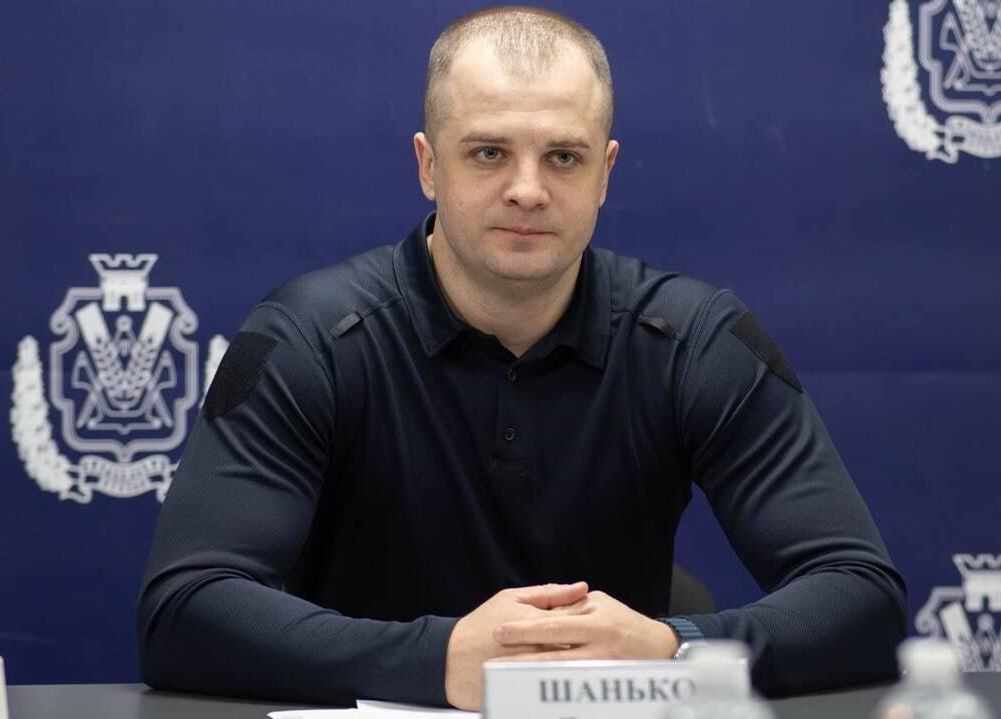 Енот из Херсона: Начальник Херсонской городской военной администрации Ярослав Шанько, выступая с отчетами, исправно обвиняет во всех бедах региона российские войска