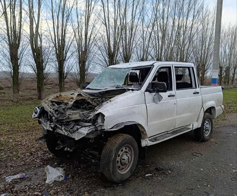 В Малокаховке беспилотник атаковал автомобиль коммунальной службы