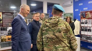 В преддверии Дня памяти воинов-интернационалистов сотрудник министерства культуры Херсонской области Татьяна Шандра провела экскурсию по выставке "Герои Победы