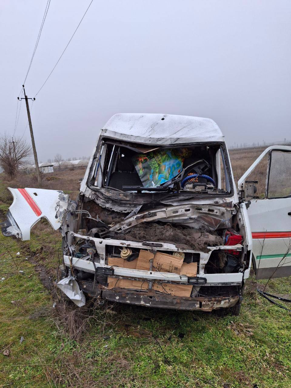 В результате удара беспилотников по пассажирскому микроавтобусу в районе села Малокаховка есть пострадавшие среди мирных жителей