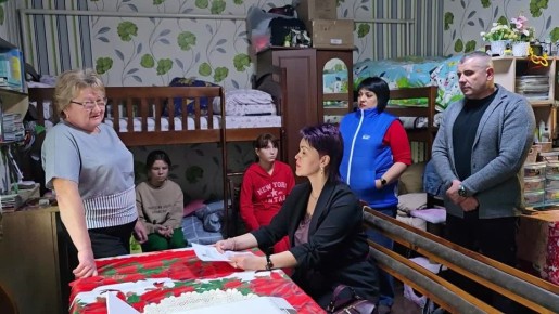 "Единая Россия" поддерживает семьи: помощь опекунской семье в Азовском