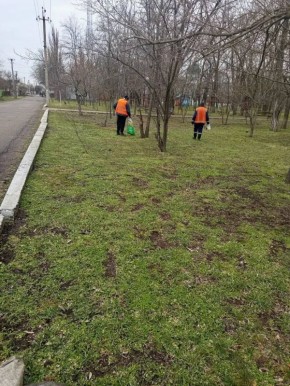 Порядок в парке «Восточный»: коммунальные службы Таврийска навели чистоту