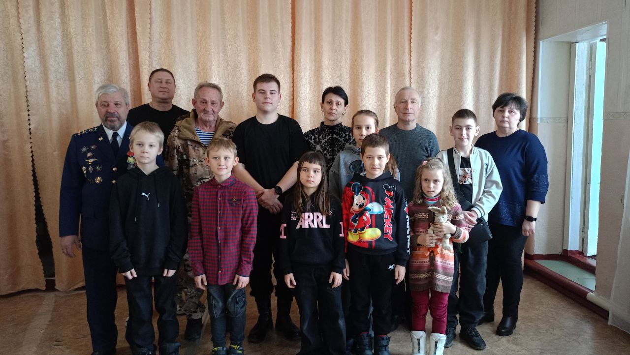 Урок мужества и памяти: воспитанники Станции юных техников встретились с ветеранами-афганцами