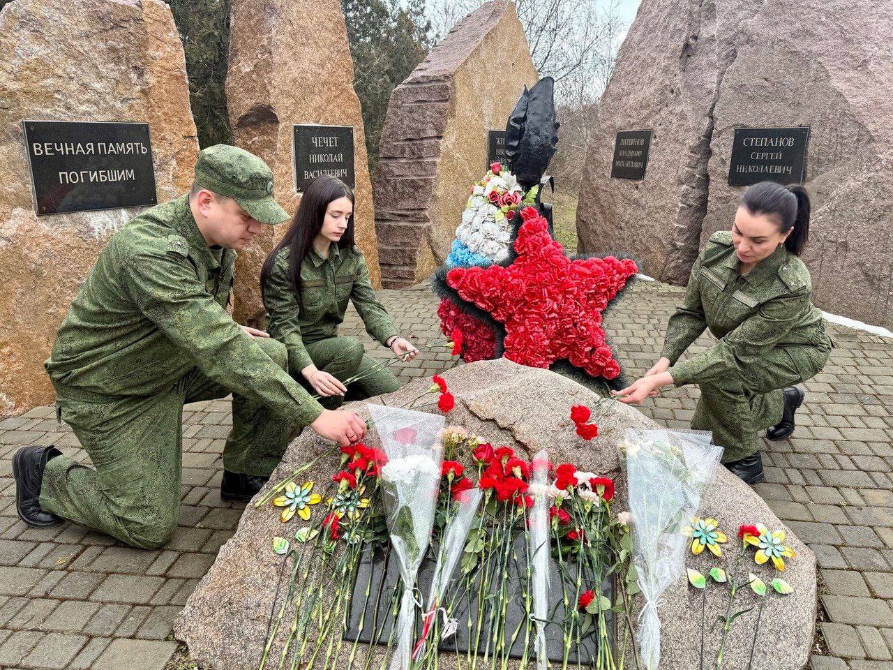В Геническе сотрудники СК России приняли участие в памятном мероприятии, посвященном 37-й годовщине вывода советских войск из Афганистана
