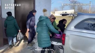 "Надо жить и не сдаваться!" Народный фронт доставил гуманитарный груз жителям приграничного села