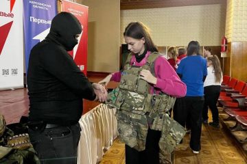 Бойцы ВС РФ встретились с активистами Движения Первых Херсонщины