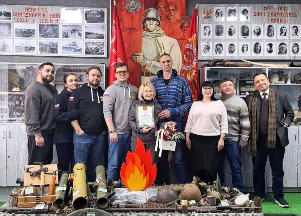 В Асканийской школе актеры Херсонского областного театра прочли произведения, написанные участниками СВО