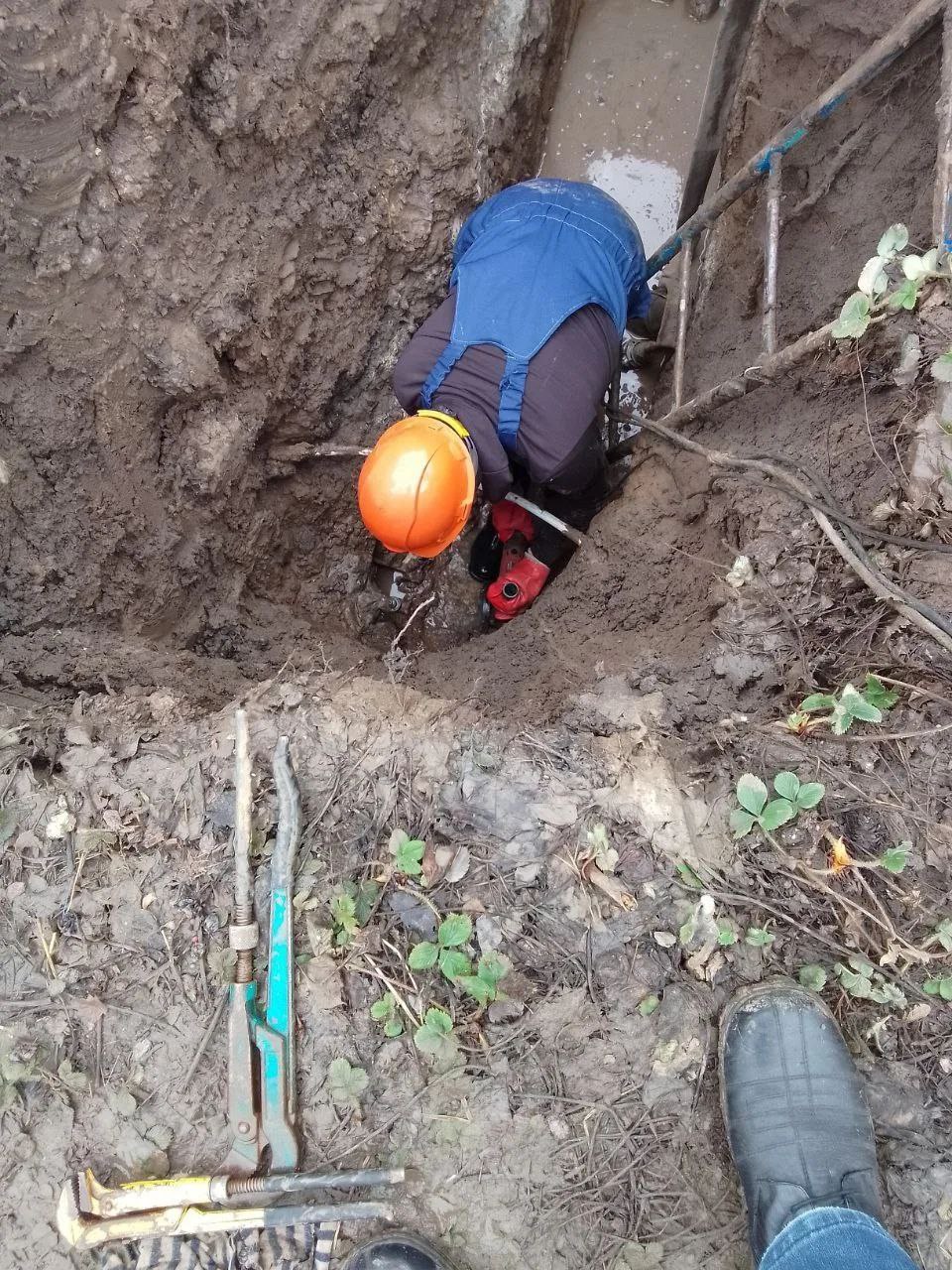 Специалисты Новокаховского ТПУ продолжают планомерную работу по поддержанию стабильного и надежного функционирования коммунальных систем округа