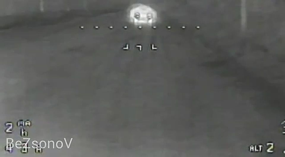 Даниил Безсонов: Кадры работы подразделений БПЛА группировки войск «Днепр» по уничтожению пунктов временной дислокации и бронеавтомобилей ВСУ на правом берегу Днепра в Херсонской области