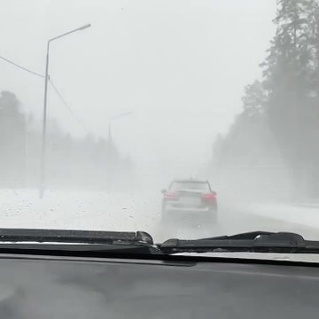 Снежный шторм накрыл Урал — на федеральных трассах и в городах массовые ДТП и пробки