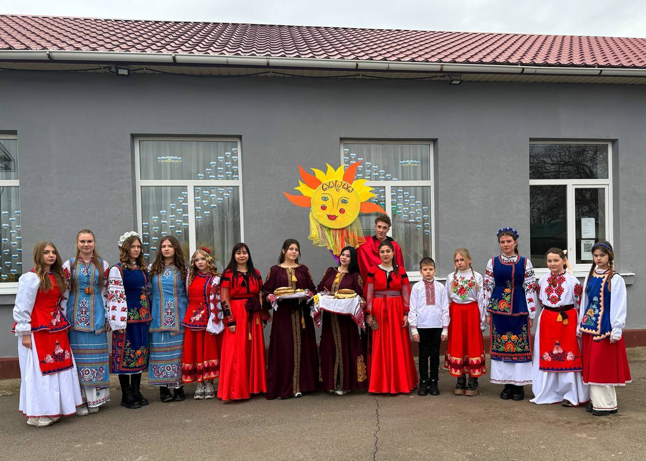 В селе Марьяновка прошел яркий праздник Масленица! Работники Марьяновского сельского клуба вместе с воспитанниками организовали веселую проходку по селу