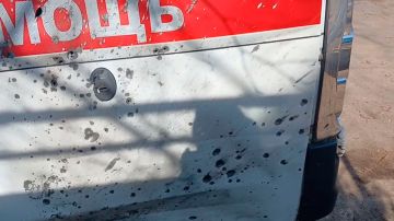 Легковушка и скорая подорвались в Херсонской области, погиб человек