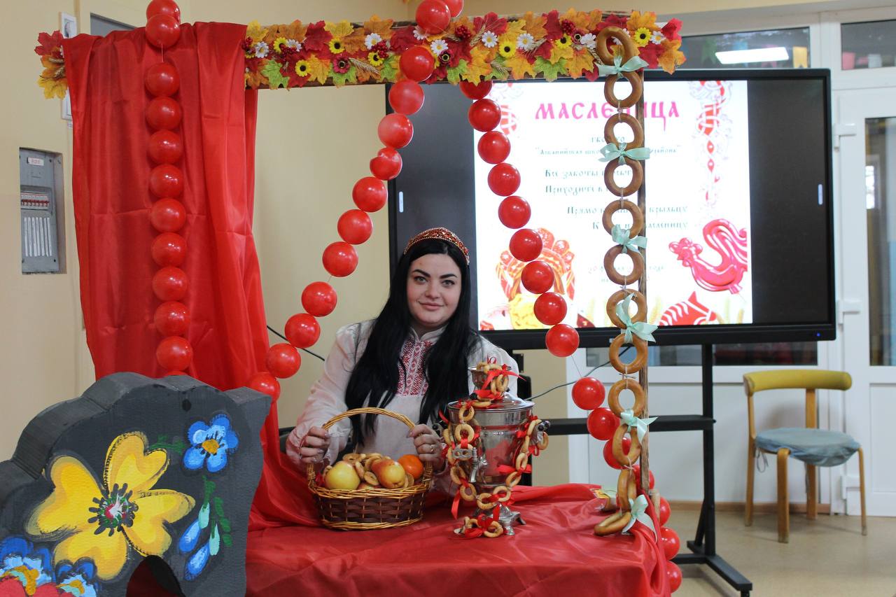 Дорогие друзья, поздравляю вас с Масленицей!