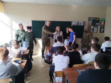 О мощи и истории Российской армии - школьникам Херсонщины