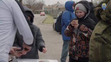 В Геническе на стадионе «Строитель» прошла международная акция «Быть здоровым — это модно!», посвящённая Году единства народов России