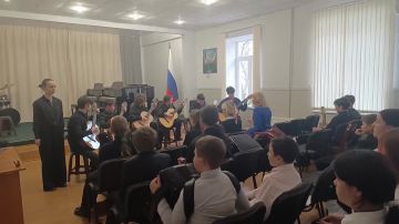 Праздничный концерт ко Дню защитника Отечества в Скадовской школе искусств